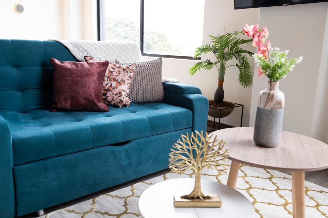 Royal Living Poblado Aparthotel Medellin Bagian luar foto