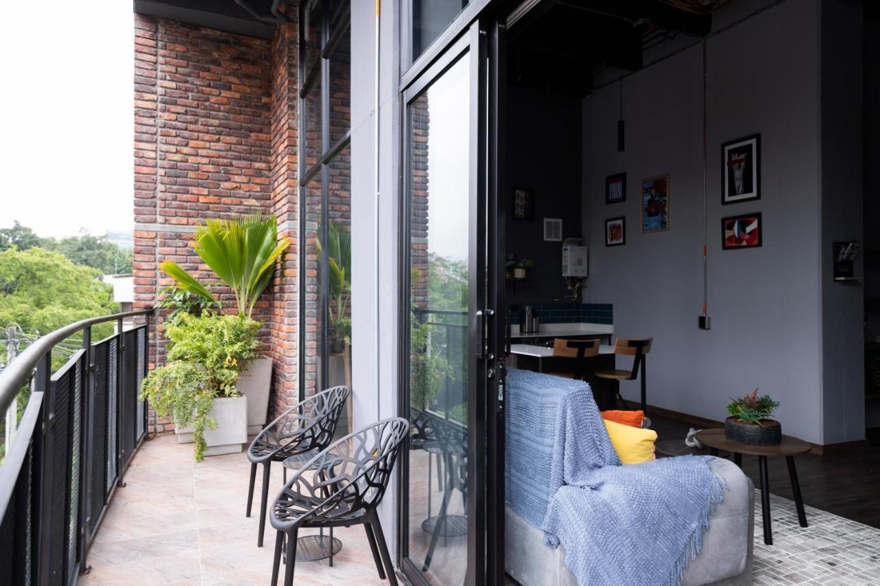 Royal Living Poblado Aparthotel Medellin Bagian luar foto