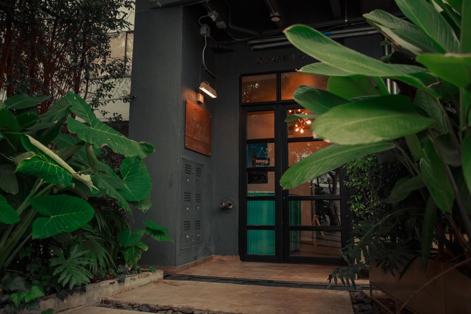 Royal Living Poblado Aparthotel Medellin Bagian luar foto